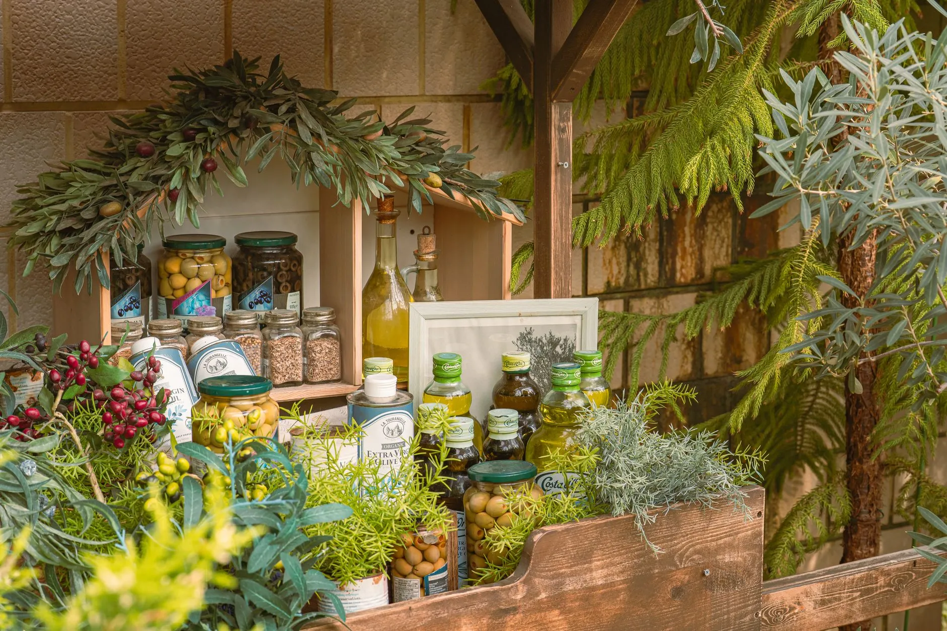 Garrafas de azeite virgem extra produzido na região mediterrânica