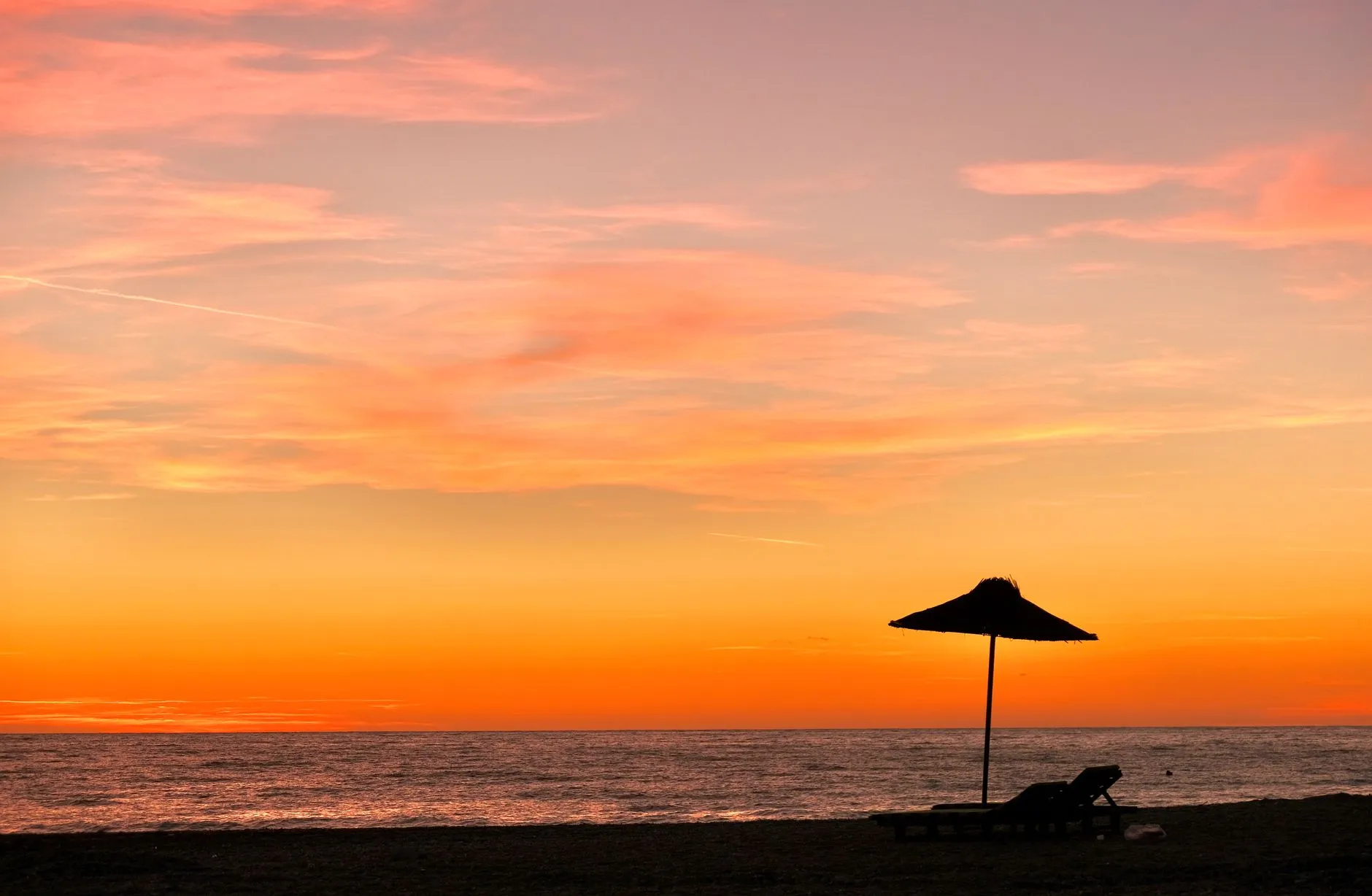 Praia de Dhërmi ao pôr do sol, Riviera Albanesa