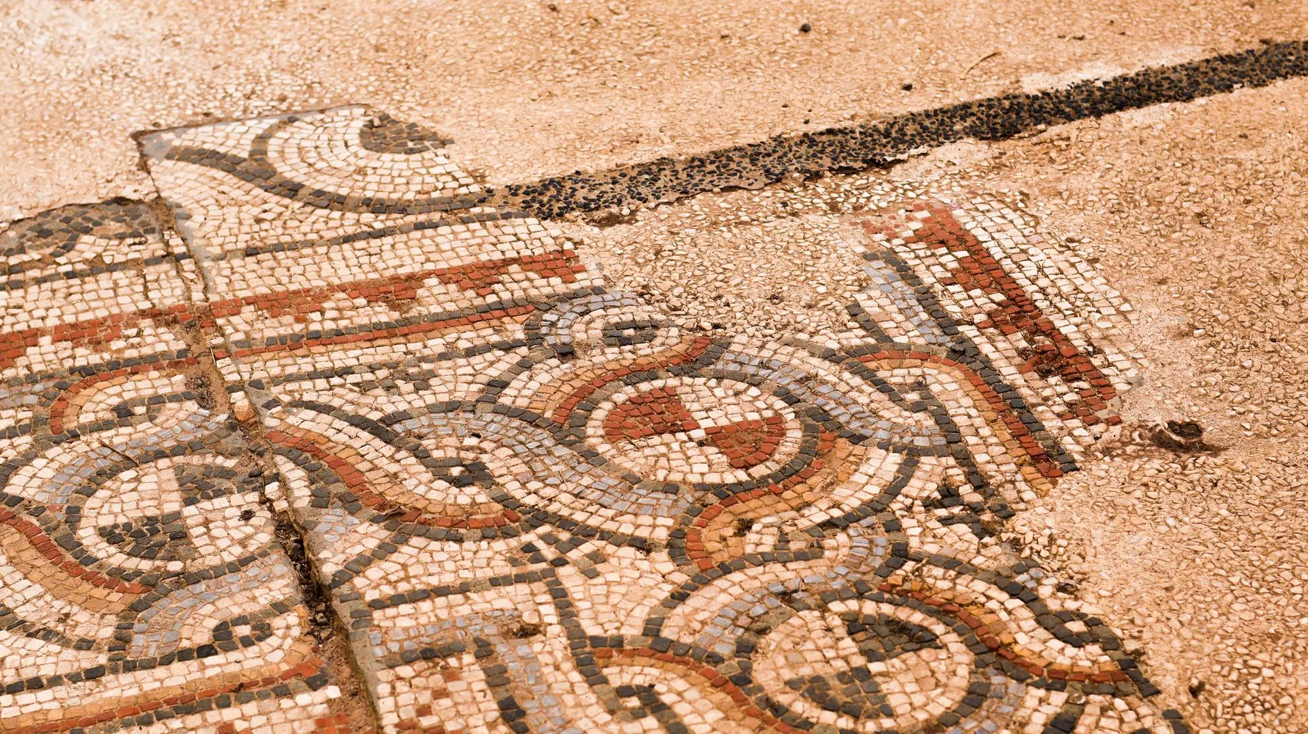Ruínas paleocristãs em Butrint, com vestígios de mosaicos bizantinos